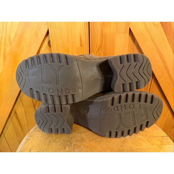 FLY London Olive Suede Loafers with Leather Trim Shoe Size EU 40 US 9-9.5 - Picture 7 of 8